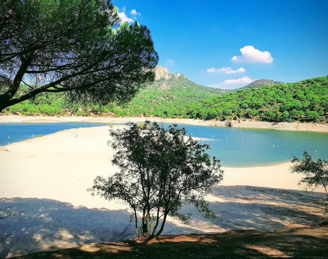 San Martín de Valdeiglesias Retiro Chic Frente Al Lago - A 1 Hora De Madrid, Pantano De San Juan מראה חיצוני תמונה